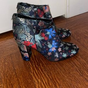 Sam Edelman Embroidered booties